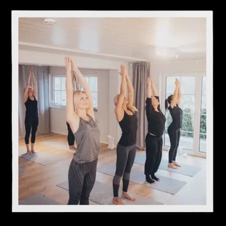 Yogaeinheiten im Yogastudio Glücksmomente
